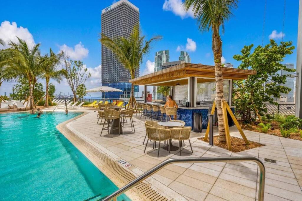 Miami Luxe Sky 27, Walk to FIFA Fest, Waterfront Balcony, Stunning Water & City Lights View, Resort Pool,Gym,Spa Restaurants photo