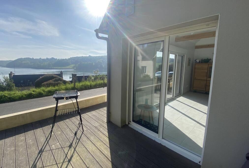 a balcony of a house with a view of the water at Locquenole - maison avec vue mer in Locquénolé