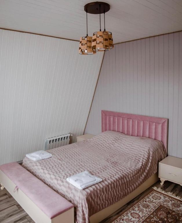 Postel nebo postele na pokoji v ubytování Haven A frame Shahdag