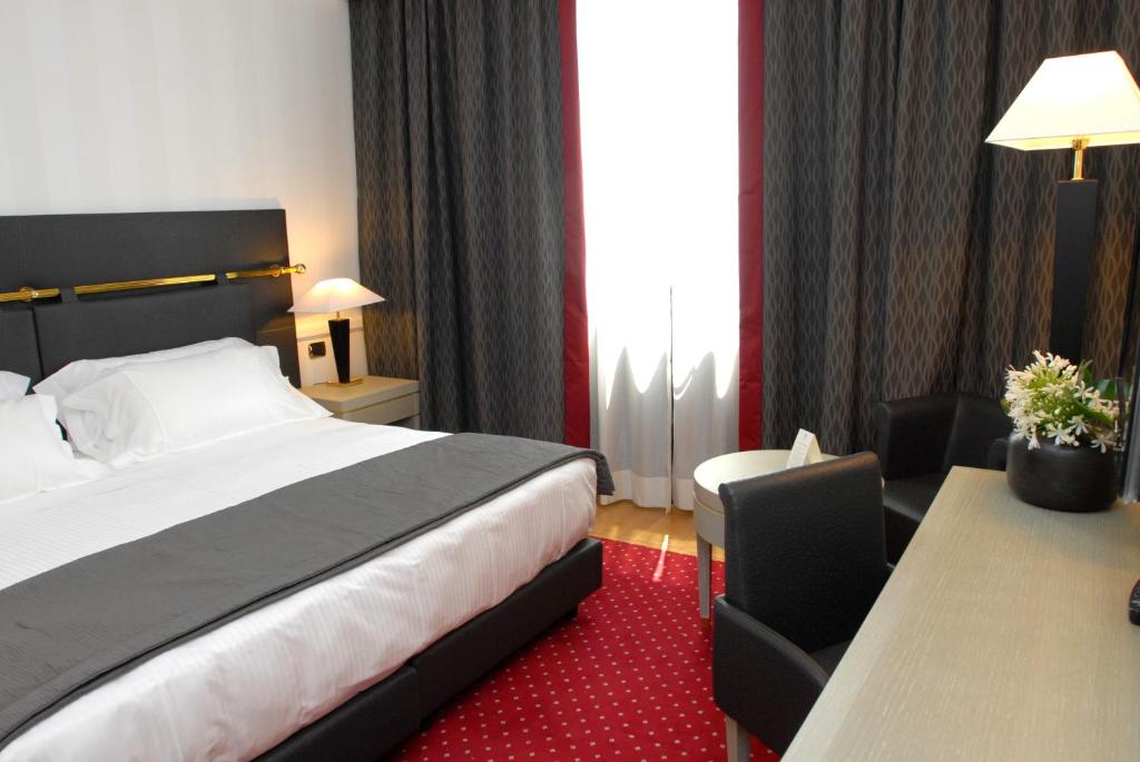 Postel nebo postele na pokoji v ubytování Grand Hotel Duca Di Mantova