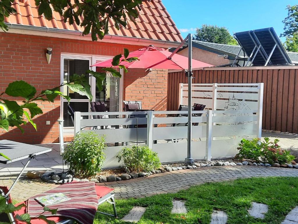 Zahrada ubytování Holiday Home in Wiek near Baltic Sea