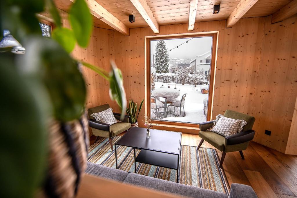 Posezení v ubytování Flem Mountain Lodge