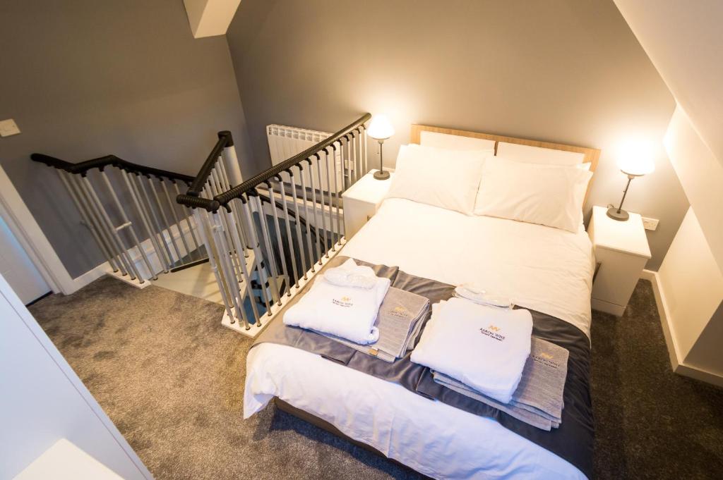 Aaron Wise Apartments - Duplex Apartment