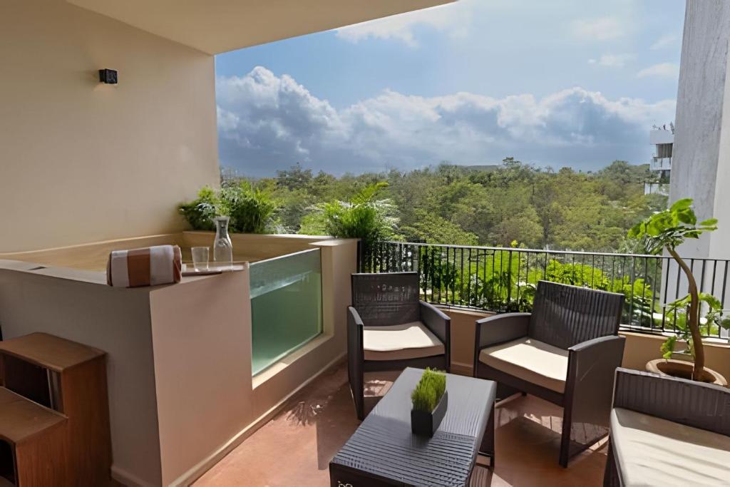 Curated visual reference: Visual Reference: Full Apartment With Private Pool Roof Garden Bbq WiFi 2