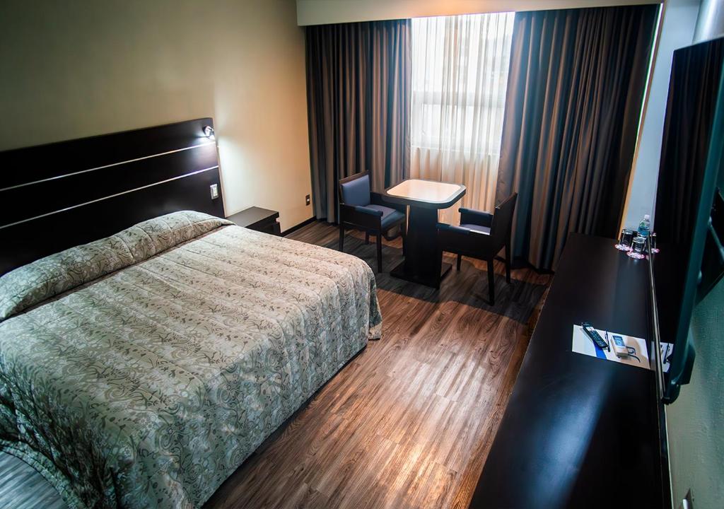 Postel nebo postele na pokoji v ubytování Hotel Parque Satelite