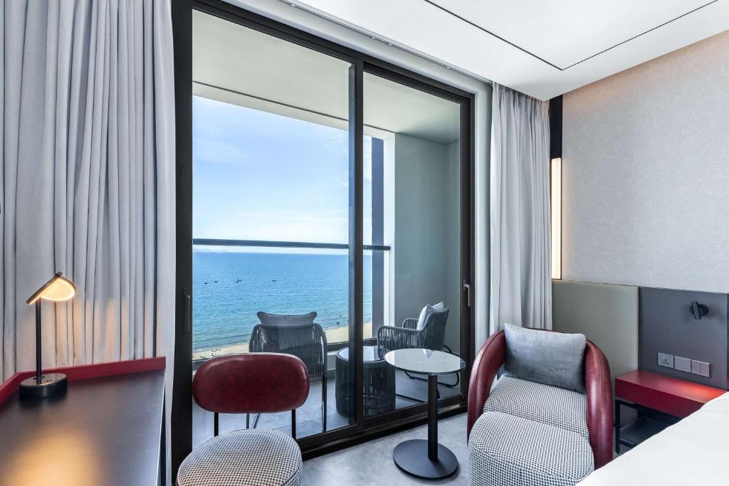 Predel za sedenje v nastanitvi Radisson RED Danang
