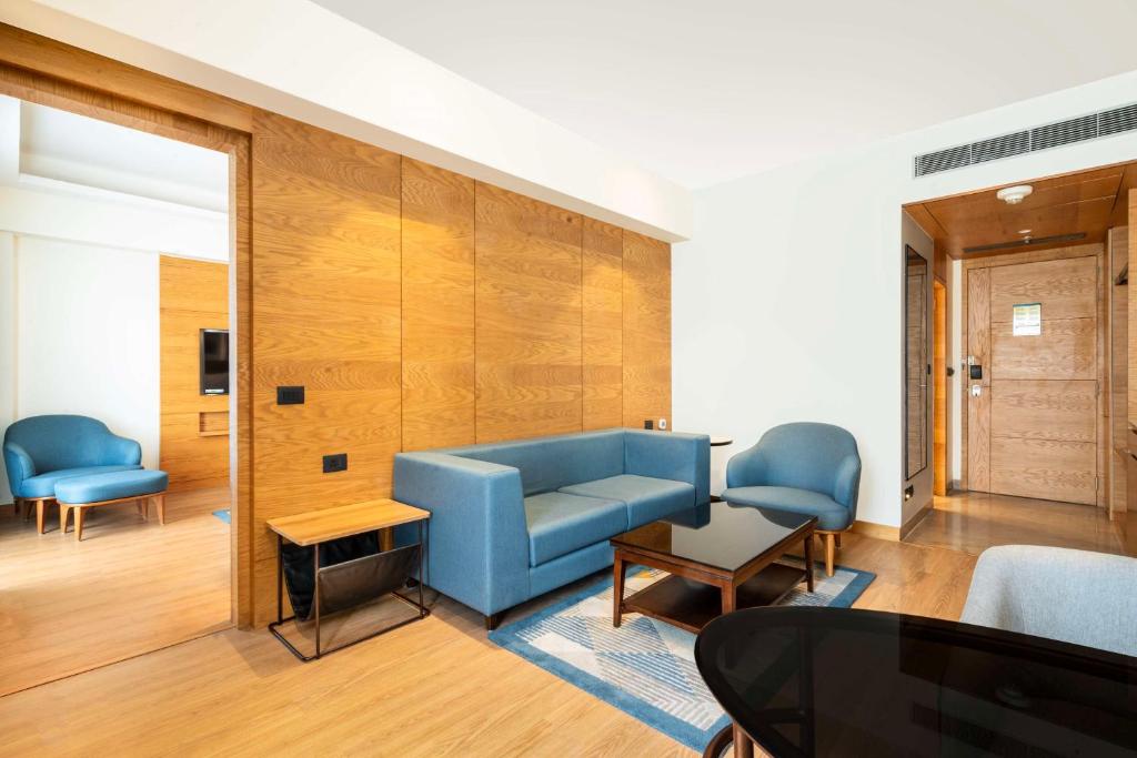 Posezení v ubytování Radisson Hotel Vrindavan