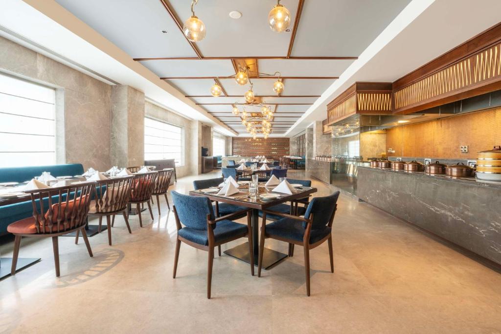 Restaurace v ubytování Radisson Hotel Vrindavan