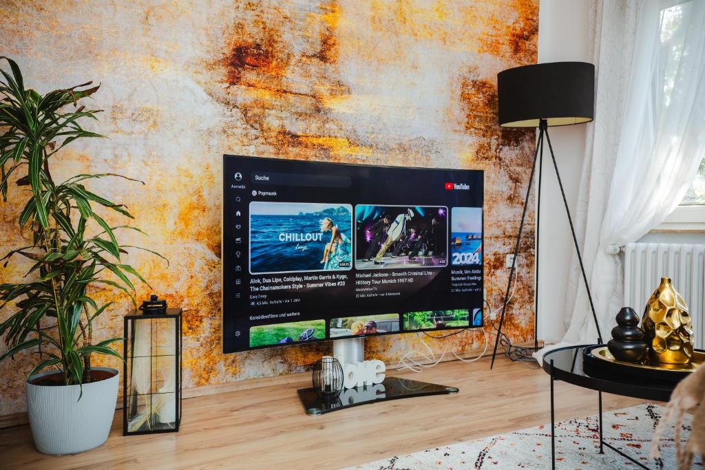 a flat screen tv sitting on top of a room at Dortmunder Stadtoase in Dortmund