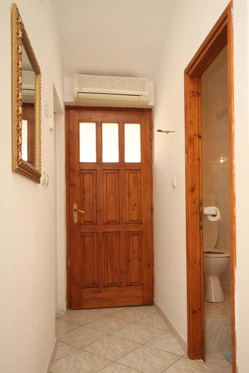 Koupelna v ubytování Apartments by the sea Rukavac, Vis - 1154