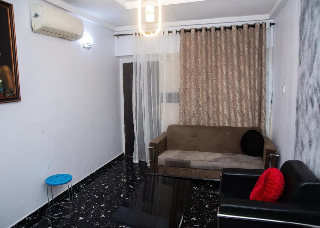 Posezení v ubytování Skyrock Hotels Ikeja
