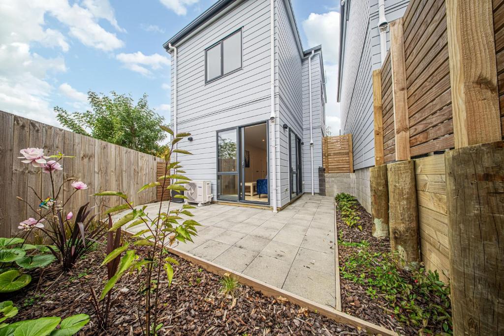 West Harbour Modern 4-Bedroom Retreat