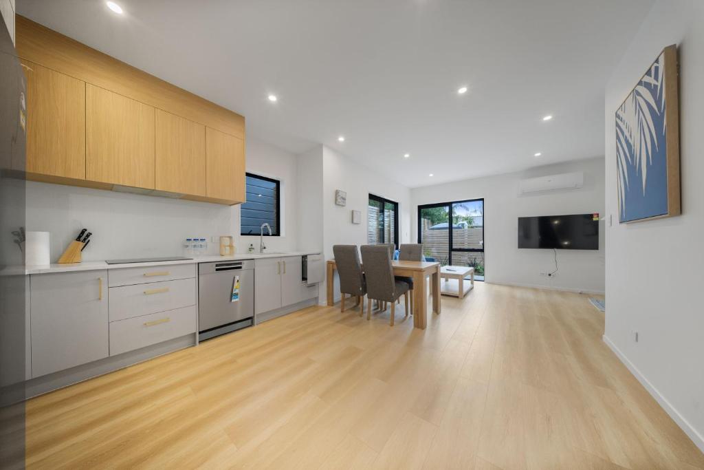 West Harbour Modern 4-Bedroom Retreat - Resim 23