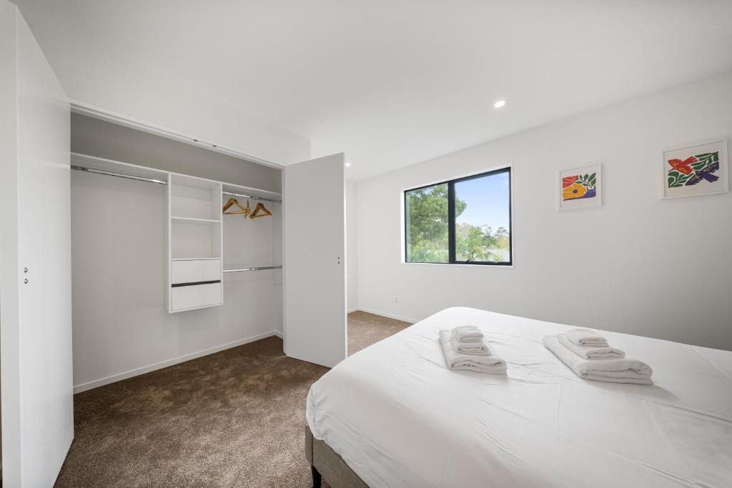 West Harbour Modern 4-Bedroom Retreat - Resim 27