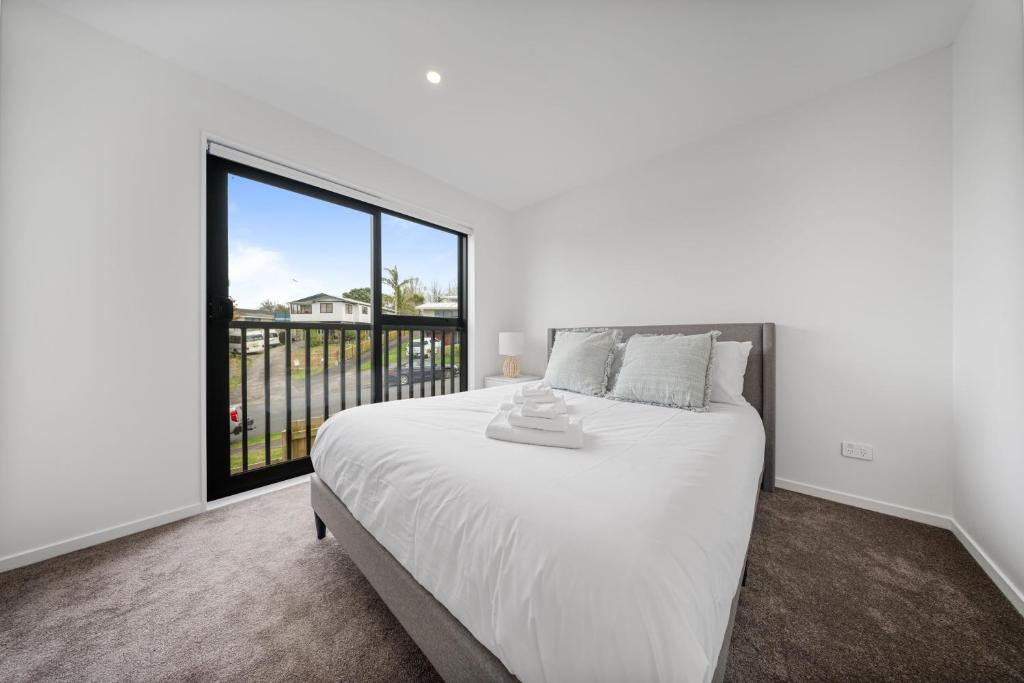 West Harbour Modern 4-Bedroom Retreat - Resim 18