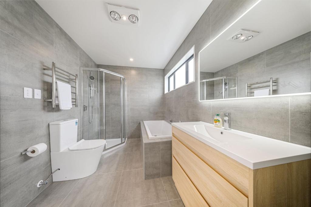 West Harbour Modern 4-Bedroom Retreat - Resim 3