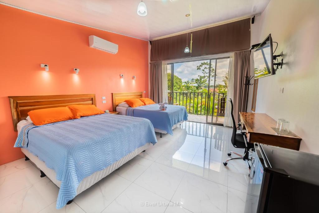 Postel nebo postele na pokoji v ubytování Hotel Secreto La Fortuna