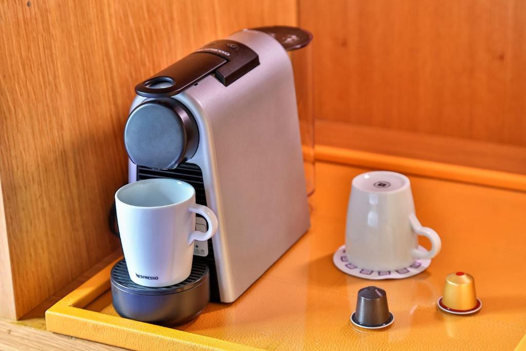 Tetera y cafetera en Camino Real Santa Fe