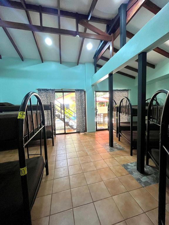 Postel nebo postele na pokoji v ubytování Tamarindo Backpackers