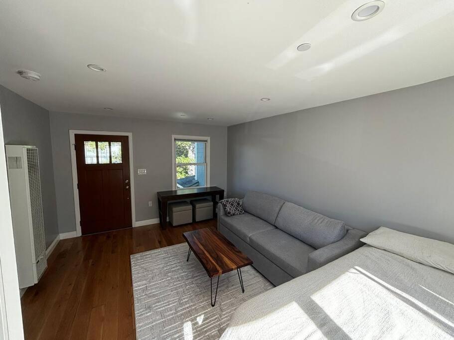 Ένα ή περισσότερα κρεβάτια σε δωμάτιο στο Private Studio in Burlingables