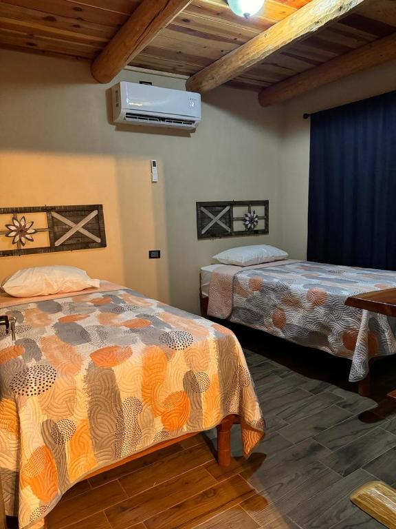 Postel nebo postele na pokoji v ubytování Cabañas Villa Escondida