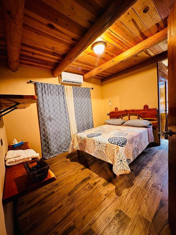 Postel nebo postele na pokoji v ubytování Cabañas Villa Escondida
