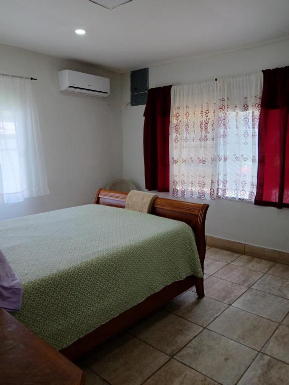 Postel nebo postele na pokoji v ubytování Hostal Carol