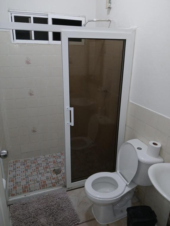 Koupelna v ubytování Hostal Carol