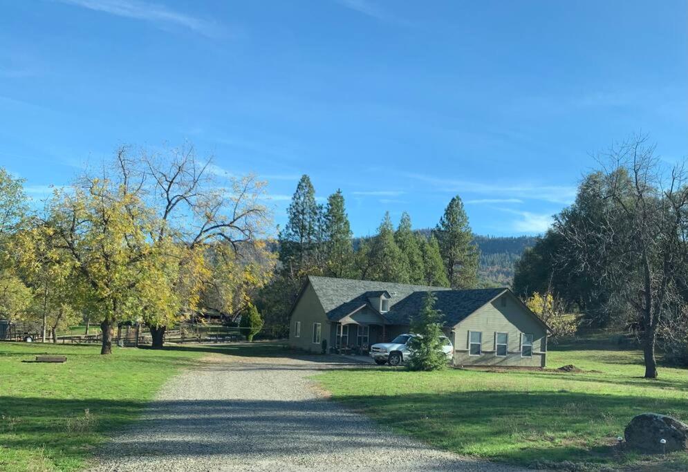 a house with a car parked in front of a driveway at Walnut Grove 2BD 1Bath in Oakhurst