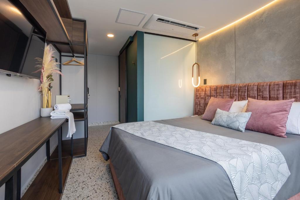 Postel nebo postele na pokoji v ubytování Glow Medellín