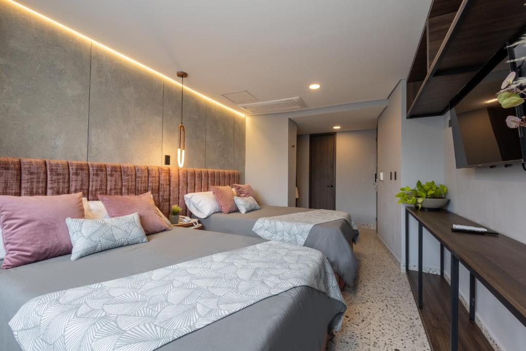 Postel nebo postele na pokoji v ubytování Glow Medellín