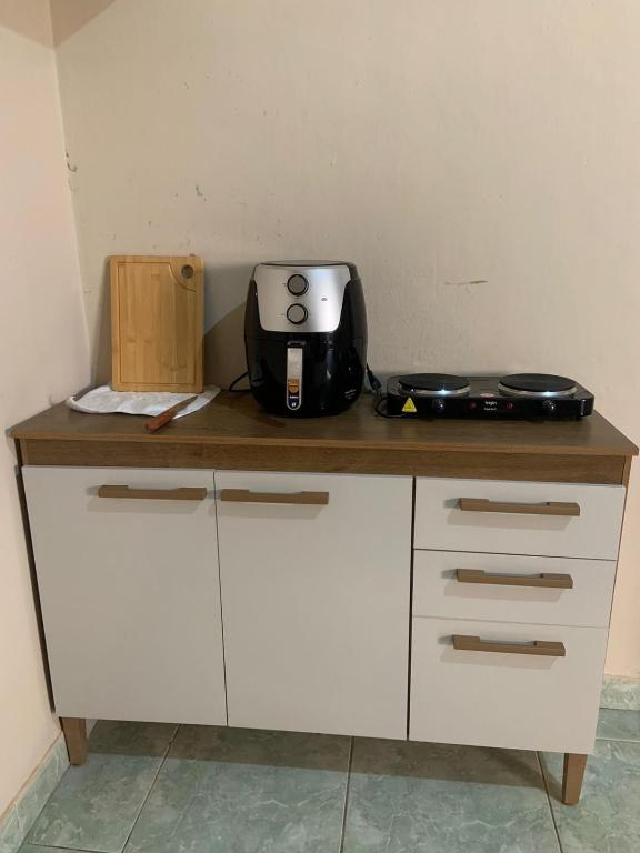 Kuchyň nebo kuchyňský kout v ubytování KitNet com cozinha e ar