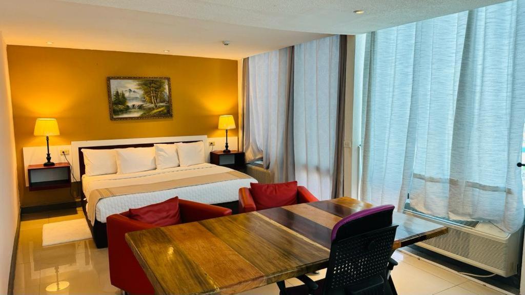 Golden Tree Hotel Belize - Suite Con Baño De Spa