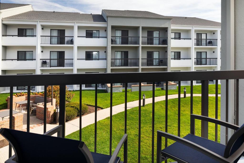 Courtyard by Marriott Chicago Waukegan / Gurnee photo