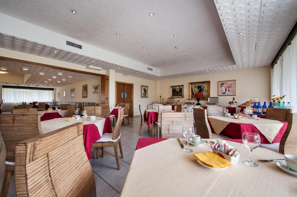 Restaurace v ubytování Hotel HR