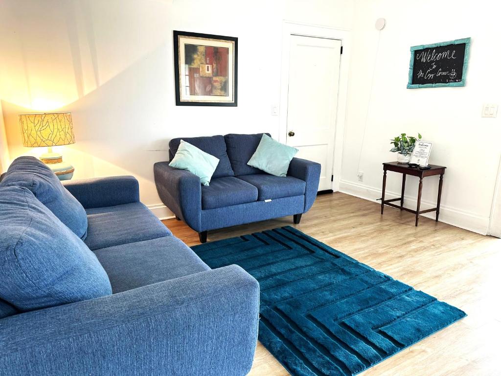 Χώρος καθιστικού στο Downtown Retreat - 2BR Oasis