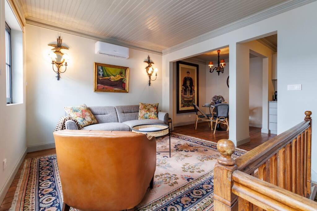 Posezení v ubytování Townhouse Seia - Comfort and style in the historic heart of Seia