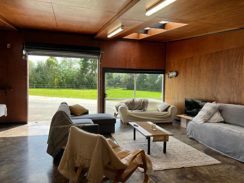 Fotografie z fotogalerie ubytování Self contained open shed space v destinaci Wainui