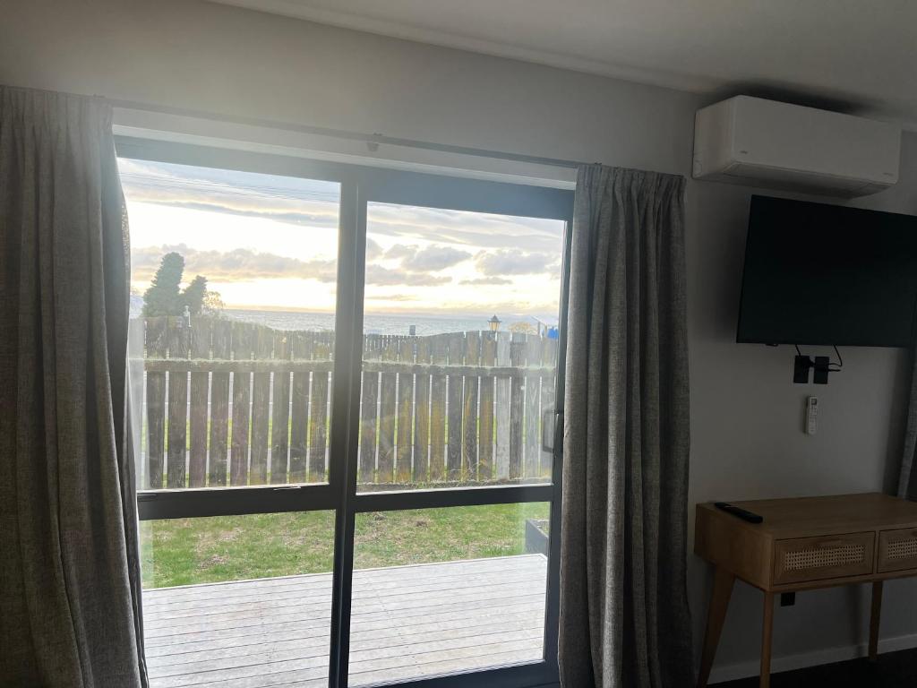TV a/nebo společenská místnost v ubytování Windsor Motel