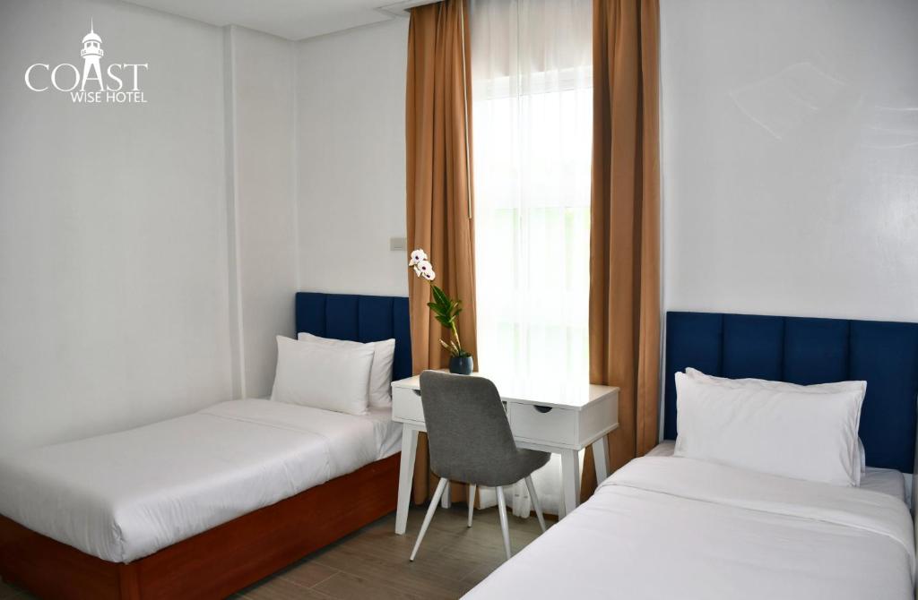 Postel nebo postele na pokoji v ubytování Coast Wise Hotel Dumaguete