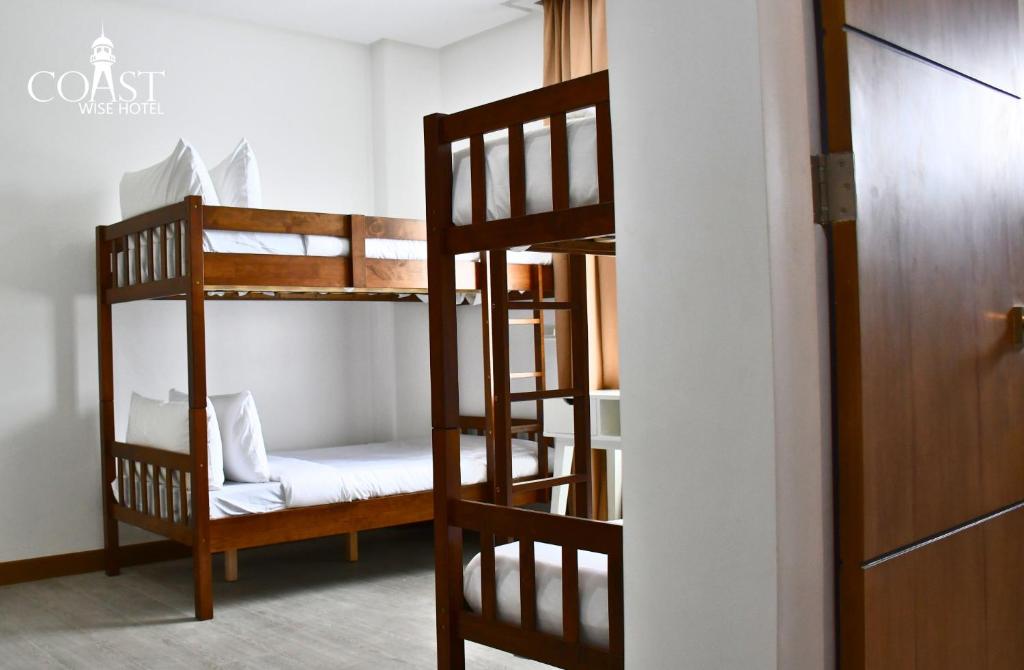 Postel nebo postele na pokoji v ubytování Coast Wise Hotel Dumaguete