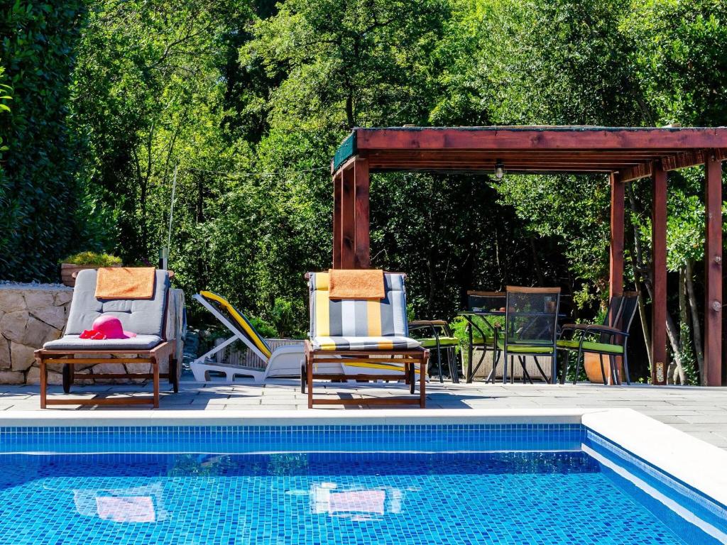 A piscina em ou perto de Villa Oasis Cypress - Three Bedroom Villa with Terrace and Swimming Pool