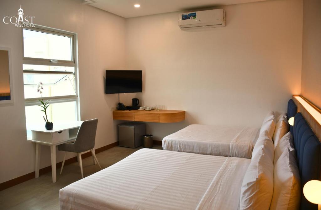 Postel nebo postele na pokoji v ubytování Coast Wise Hotel Dumaguete