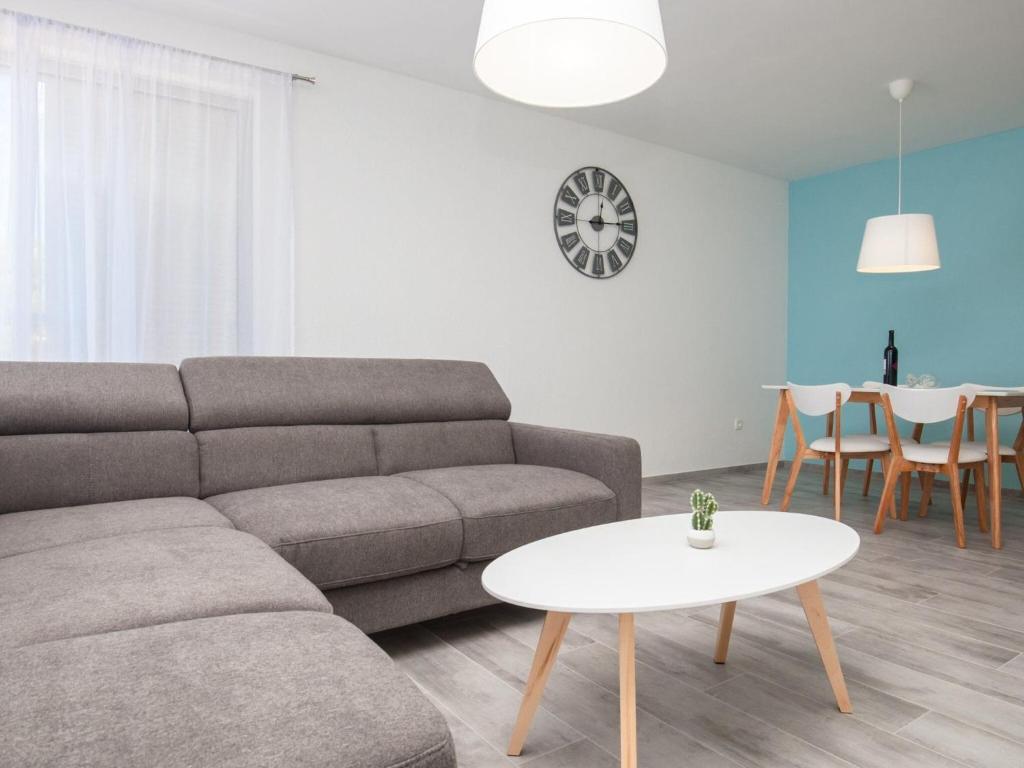 Apartments Dva Galeba - One Bedroom Apartment with Sea View 204