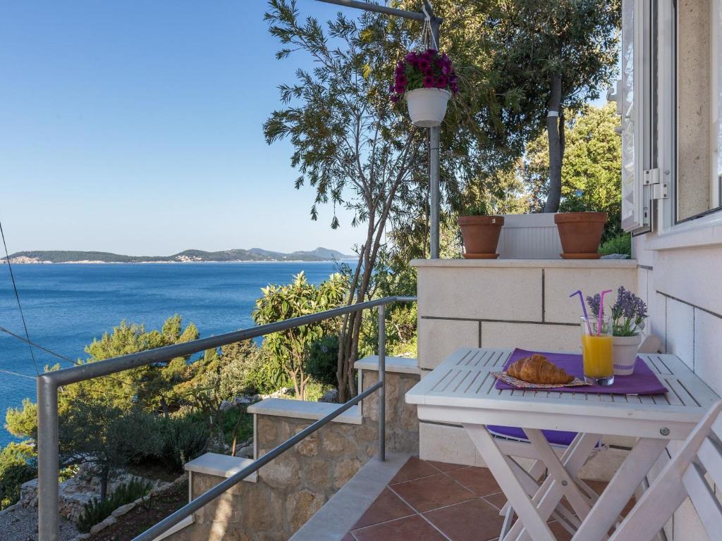 Apartments Lovro - Duplex One Bedroom Apartment with Terrace and Partial Sea View 1