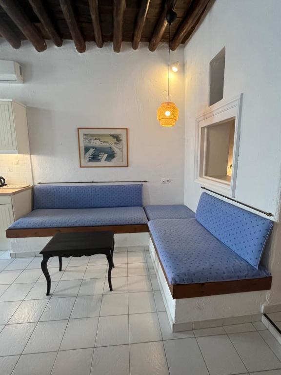 Posezení v ubytování Neoclassical apartment, Central Chora Andros
