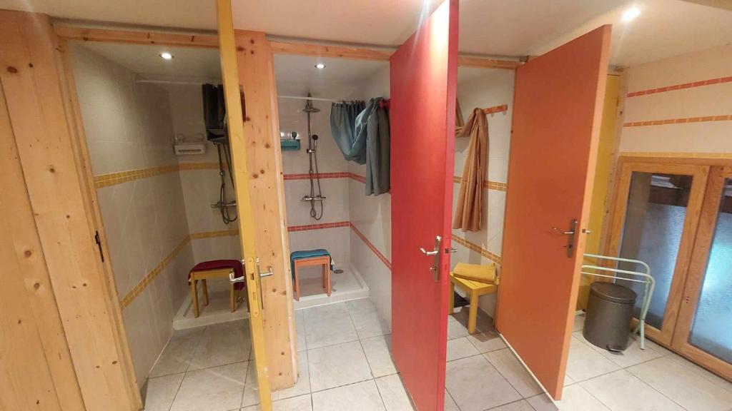 a small bathroom with a red door and a room at Yourtes Olachat proche Annecy in Faverges