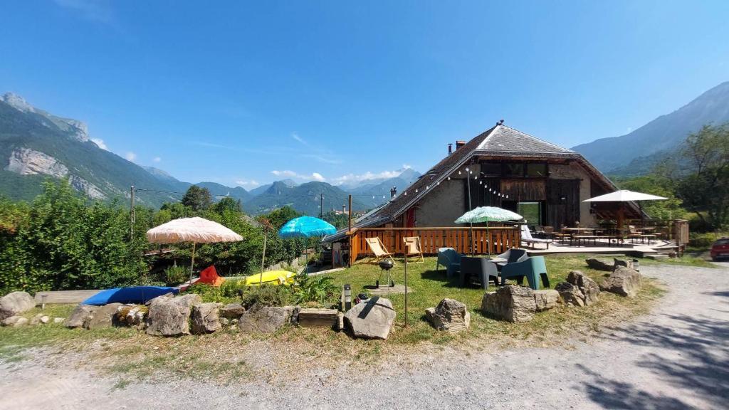 Příroda nedaleko luxury tent