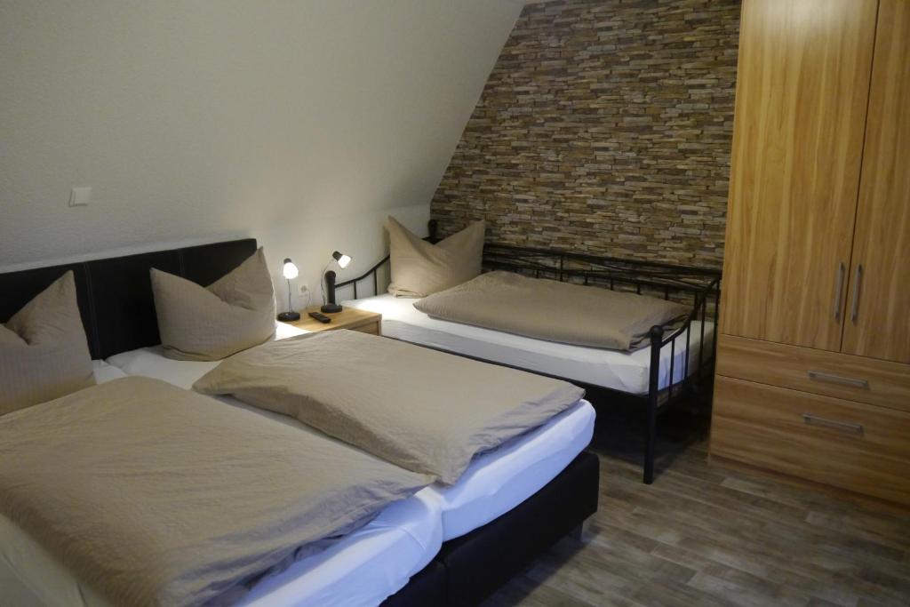 Postel nebo postele na pokoji v ubytování Hotel Haus Wittwer