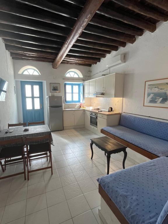 Kuchyň nebo kuchyňský kout v ubytování Neoclassical apartment, Central Chora Andros